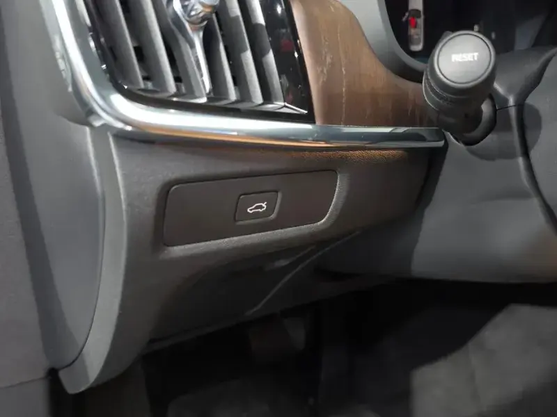 2023 Volvo S90 с пробегом 106 287 км
