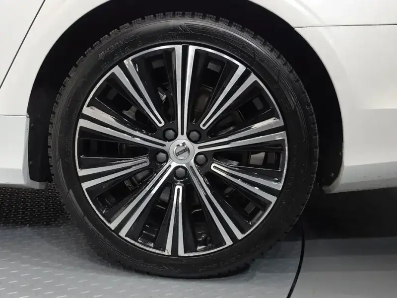 2023 Volvo S90 с пробегом 106 287 км