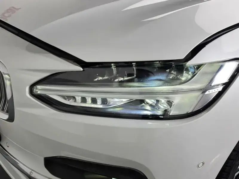 2023 Volvo S90 с пробегом 106 287 км