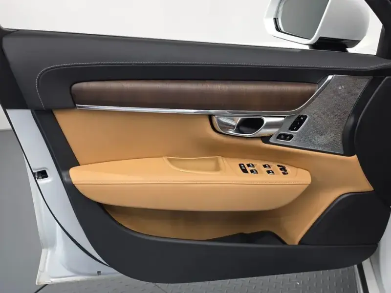 2023 Volvo S90 с пробегом 106 287 км