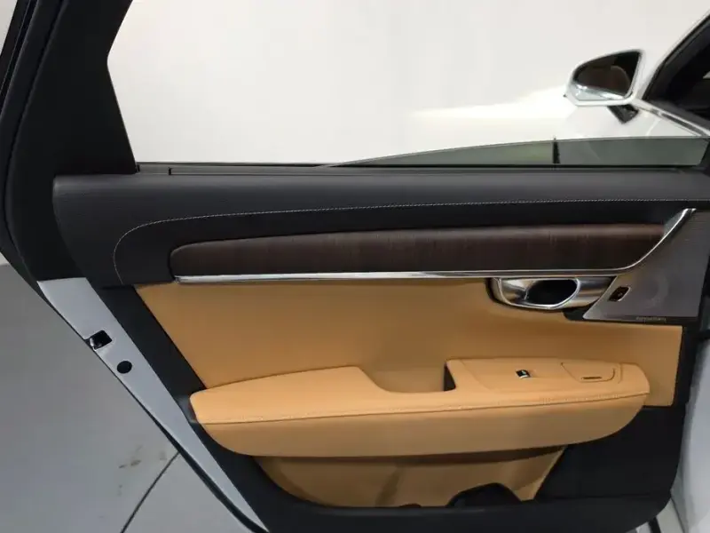 2023 Volvo S90 с пробегом 106 287 км