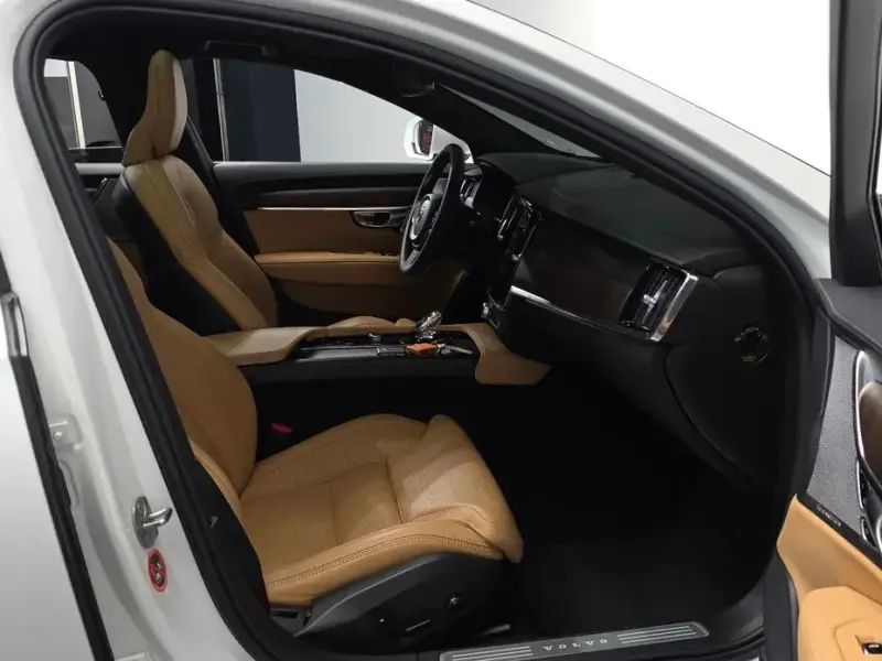 2023 Volvo S90 с пробегом 106 287 км