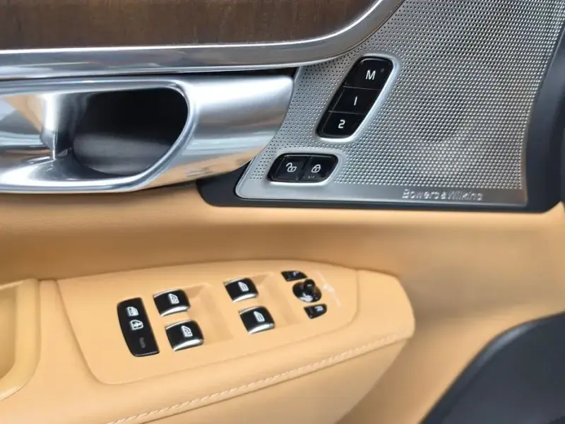 2023 Volvo S90 с пробегом 106 287 км