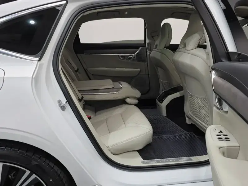 2024 Volvo S90 с пробегом 54 452 км