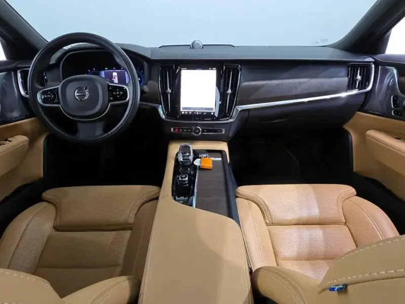 2022 Volvo S90 с пробегом 37 138 км