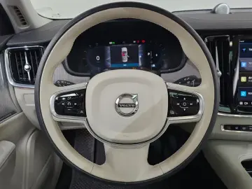 2024 Volvo S90 с пробегом 54 452 км