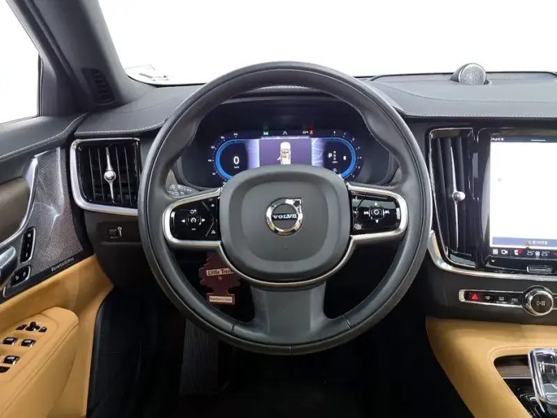 2022 Volvo S90 с пробегом 37 138 км