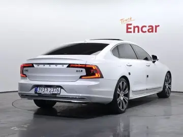 2022 Volvo S90 с пробегом 43 649 км
