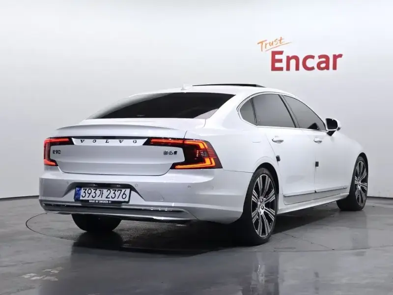 2022 Volvo S90 с пробегом 43 649 км