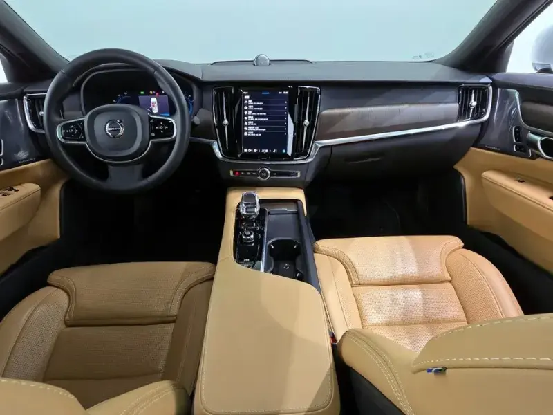2022 Volvo S90 с пробегом 43 649 км