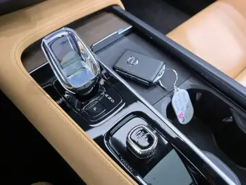 2022 Volvo S90 с пробегом 43 649 км