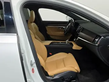 2022 Volvo S90 с пробегом 43 649 км