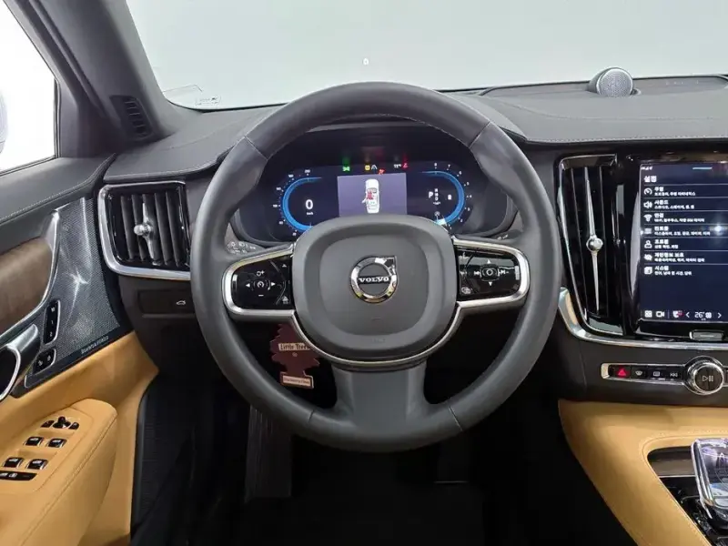 2022 Volvo S90 с пробегом 43 649 км