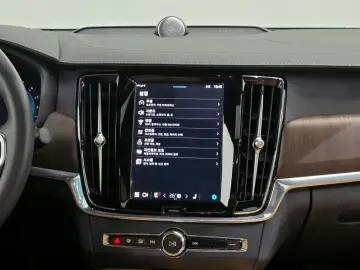 2022 Volvo S90 с пробегом 43 649 км