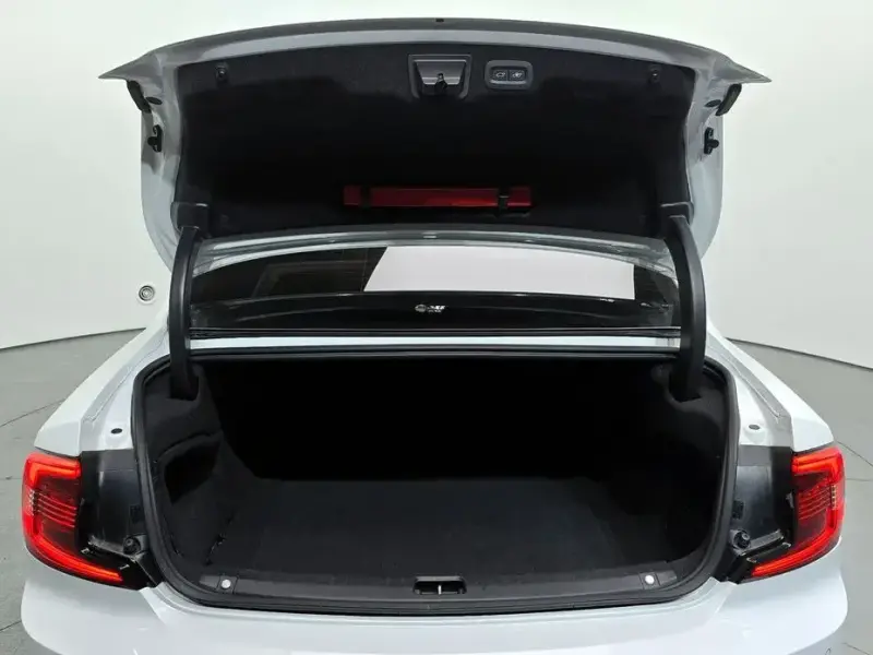 2022 Volvo S90 с пробегом 43 649 км