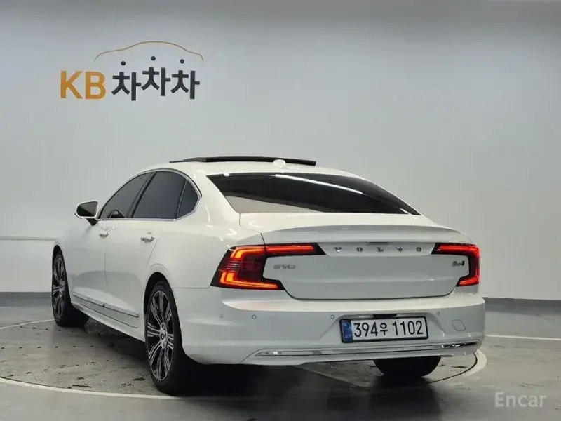 2022 Volvo S90 с пробегом 45 722 км