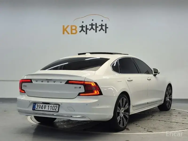 2022 Volvo S90 с пробегом 45 722 км