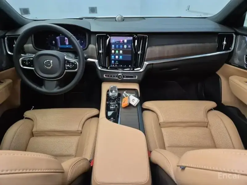 2022 Volvo S90 с пробегом 45 722 км