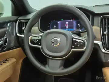 2022 Volvo S90 с пробегом 45 722 км