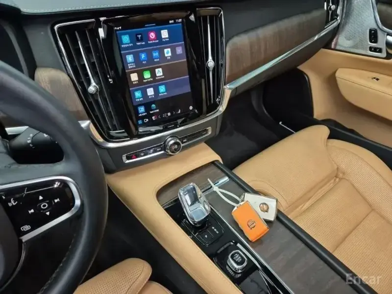 2022 Volvo S90 с пробегом 45 722 км