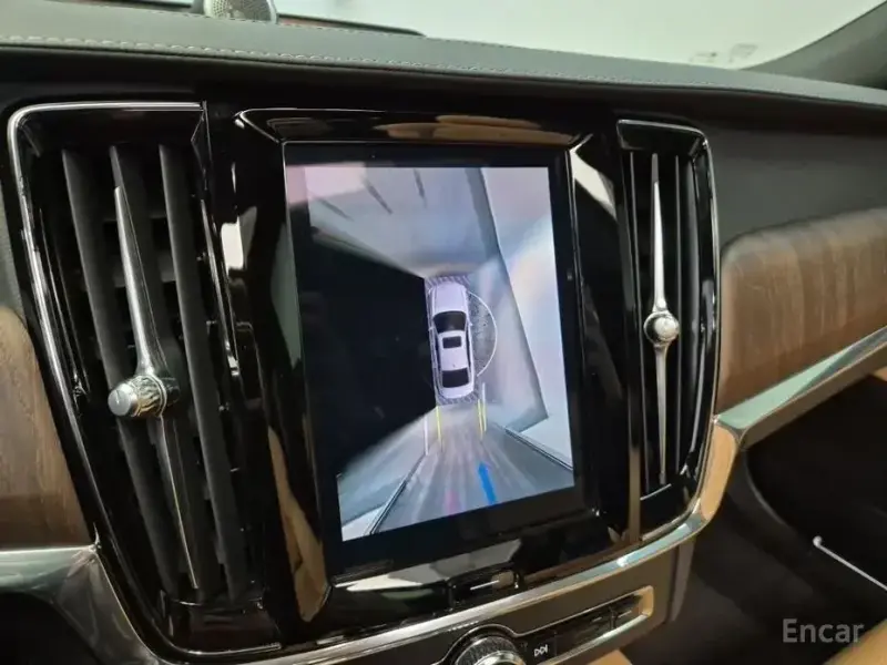 2022 Volvo S90 с пробегом 45 722 км