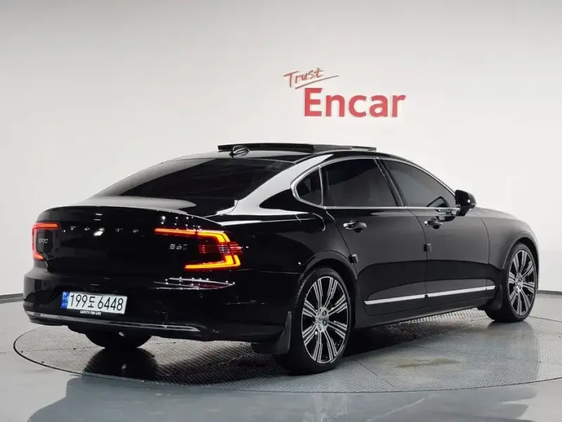 2023 Volvo S90 с пробегом 28 014 км