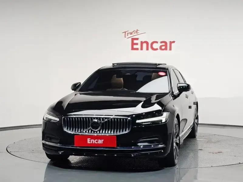 2023 Volvo S90 с пробегом 28 014 км