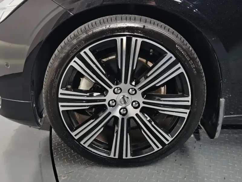 2023 Volvo S90 с пробегом 28 014 км