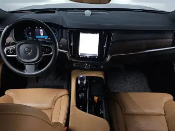 2023 Volvo S90 с пробегом 28 014 км