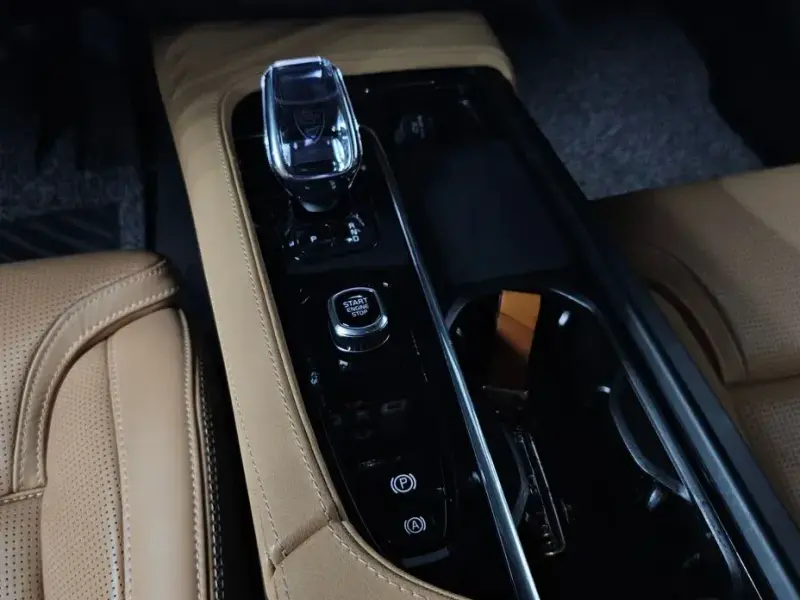 2023 Volvo S90 с пробегом 28 014 км