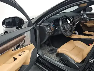 2023 Volvo S90 с пробегом 28 014 км