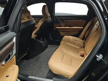 2023 Volvo S90 с пробегом 28 014 км