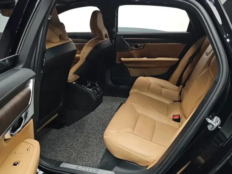 2023 Volvo S90 с пробегом 28 014 км