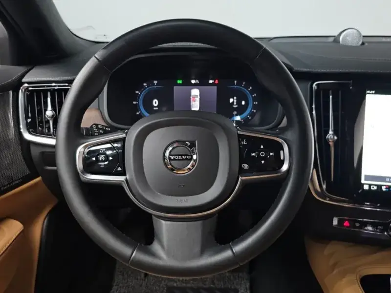 2023 Volvo S90 с пробегом 28 014 км