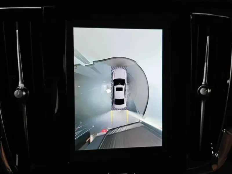 2023 Volvo S90 с пробегом 28 014 км
