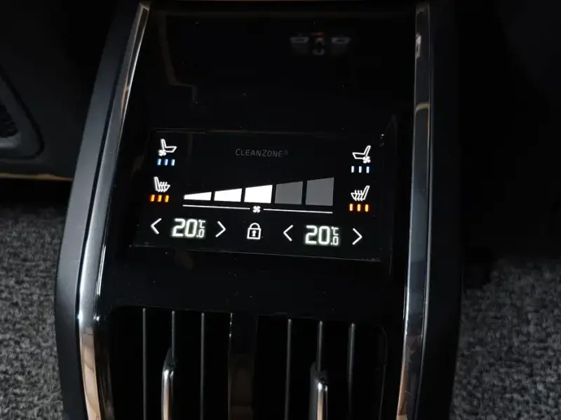 2023 Volvo S90 с пробегом 28 014 км