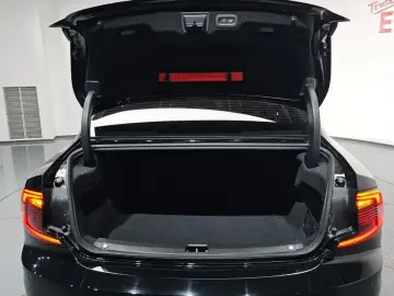 2023 Volvo S90 с пробегом 28 014 км