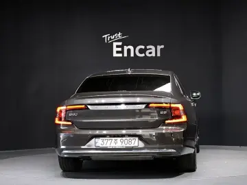 2021 Volvo S90 с пробегом 145 849 км