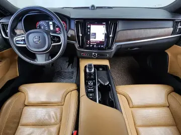 2021 Volvo S90 с пробегом 145 849 км