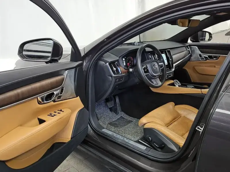 2021 Volvo S90 с пробегом 145 849 км