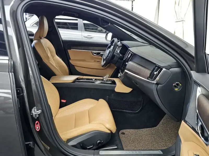2021 Volvo S90 с пробегом 145 849 км