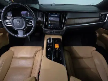 2022 Volvo S90 с пробегом 44 452 км