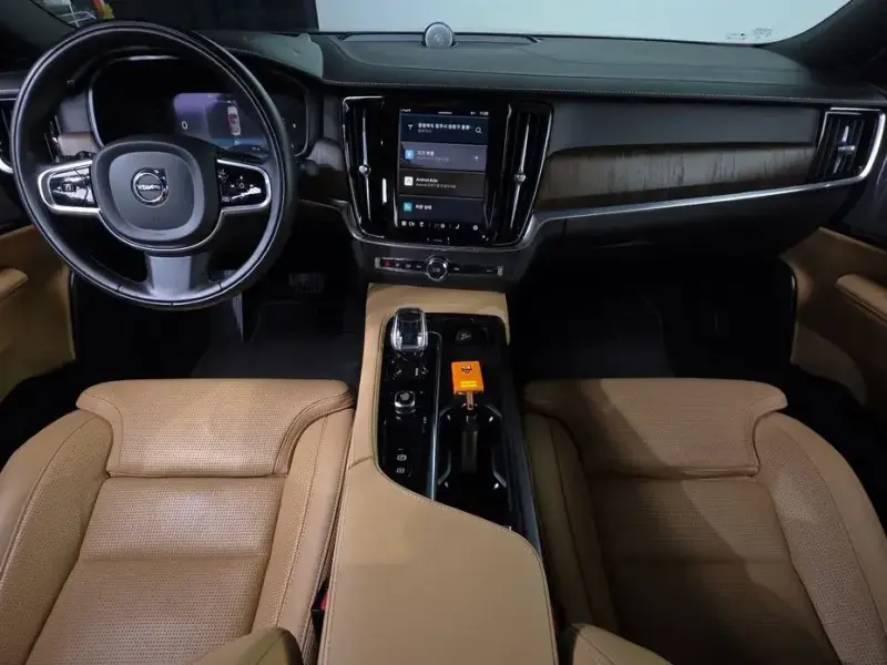 2022 Volvo S90 с пробегом 44 452 км