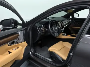 2022 Volvo S90 с пробегом 44 452 км