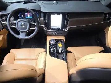 2023 Volvo S90 с пробегом 38 167 км