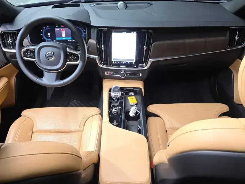 2023 Volvo S90 с пробегом 38 167 км