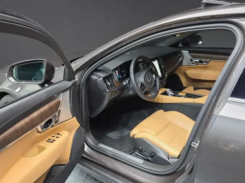 2023 Volvo S90 с пробегом 38 167 км