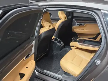 2023 Volvo S90 с пробегом 38 167 км