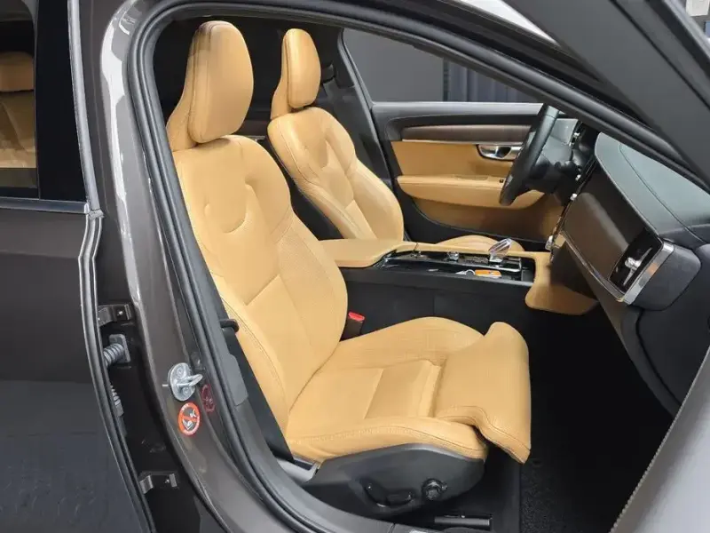 2023 Volvo S90 с пробегом 38 167 км