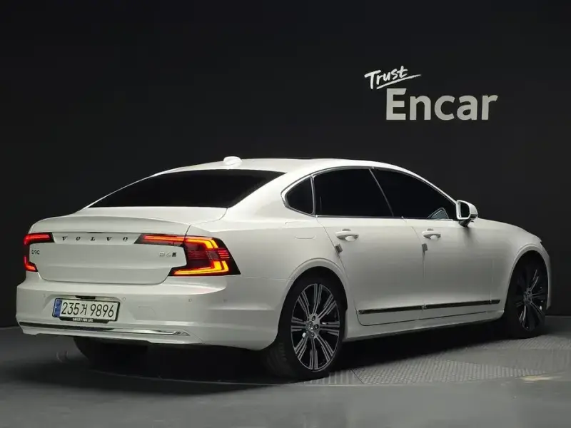 2024 Volvo S90 с пробегом 21 921 км